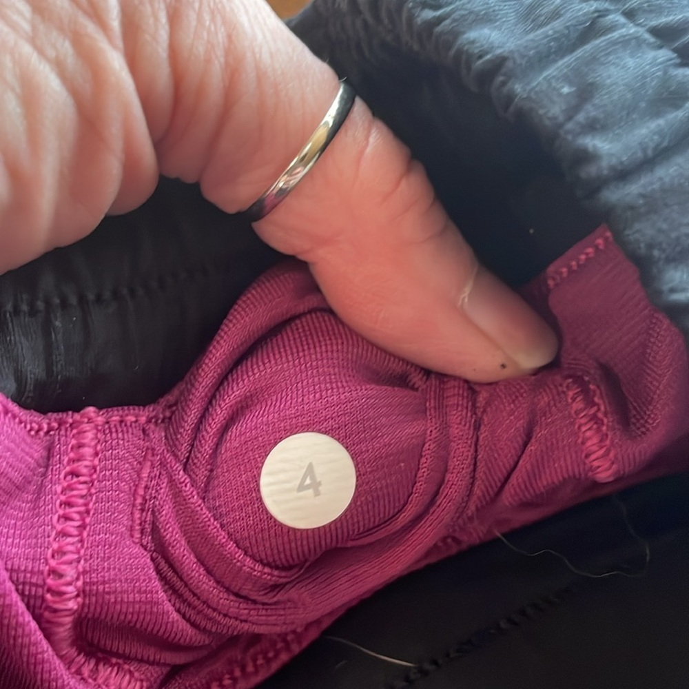 LULULEMON Speed Up Short - size womens 4 - Picture 13 of 13